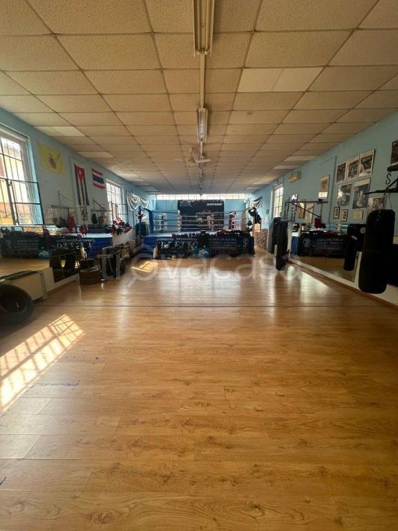 negozio in vendita a Pavia in zona Borgo Ticino