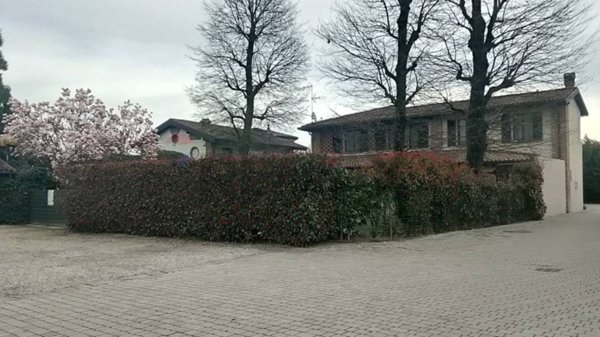 casa indipendente in vendita a Pavia