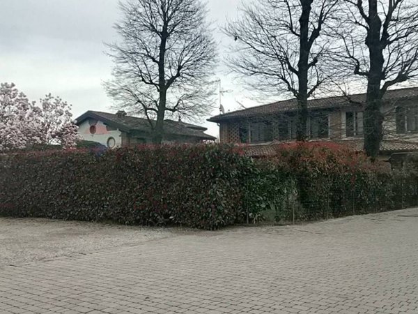 casa indipendente in vendita a Pavia in zona Fossarmato