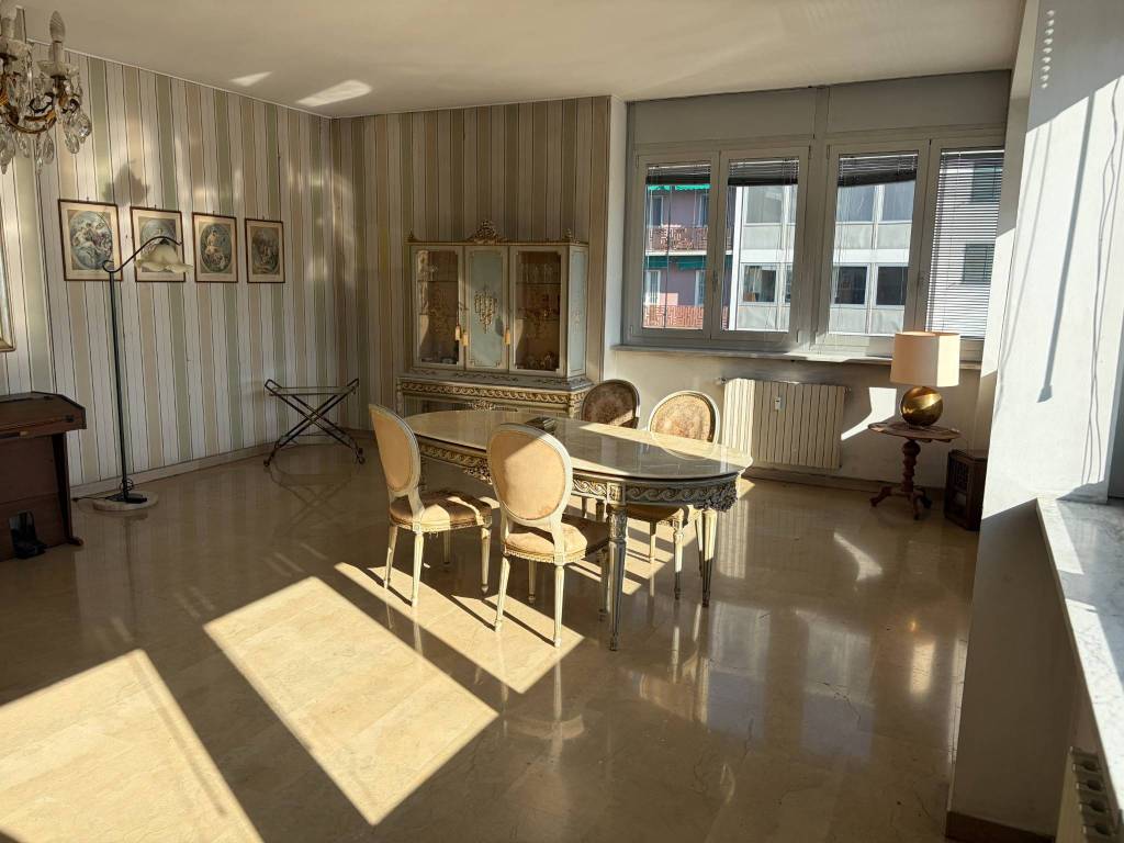 appartamento in vendita a Pavia in zona Stazione