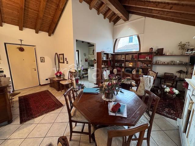 appartamento in vendita a Pavia in zona Fossarmato