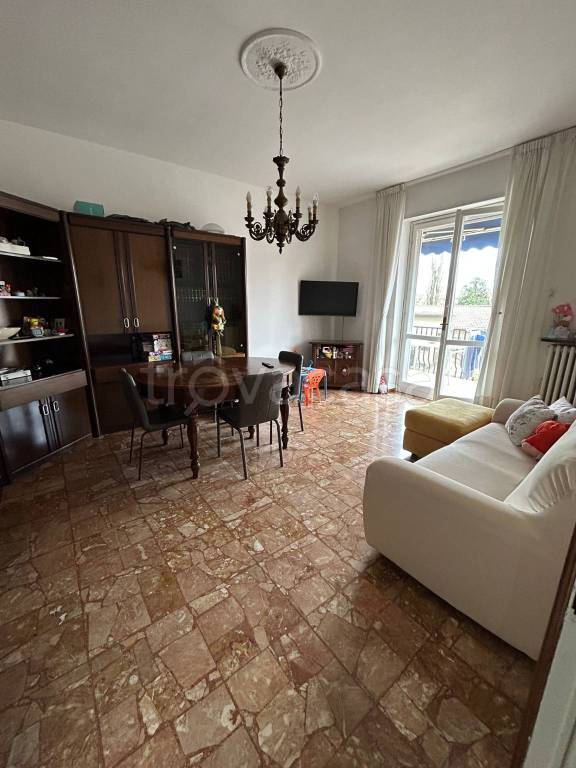 appartamento in vendita a Pavia in zona Policlinico