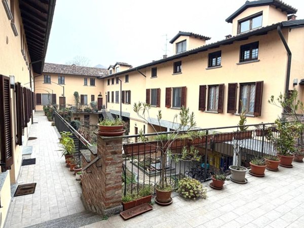 appartamento in vendita a Pavia in zona Borgo Calvenzano