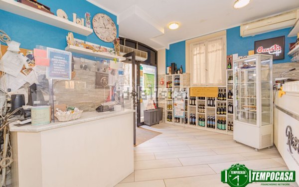 locale commerciale in vendita a Pavia in zona Centro Città