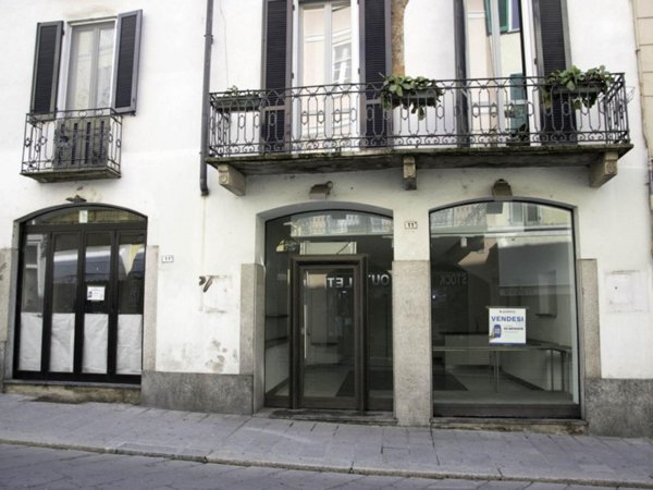 negozio in vendita a Pavia