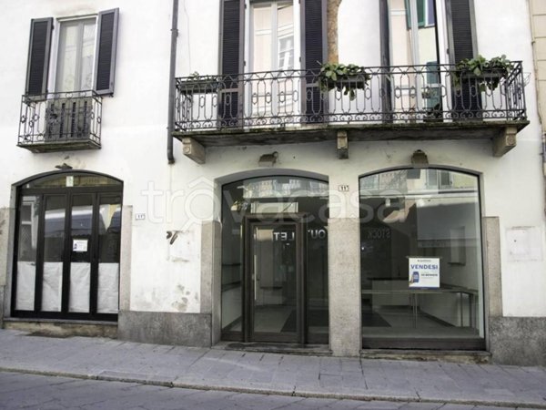 negozio in vendita a Pavia in zona Centro Città