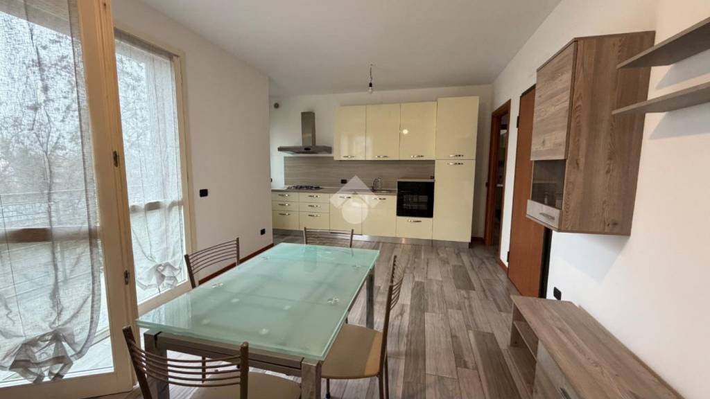 appartamento in vendita a Pavia in zona Chiozzo