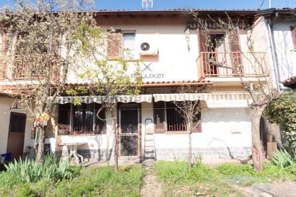 casa indipendente in vendita a Pavia in zona Vallone