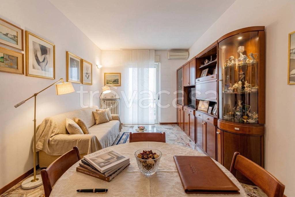 appartamento in vendita a Pavia in zona Pompieri