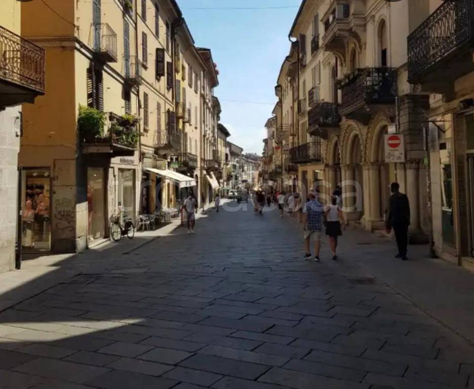 appartamento in vendita a Pavia in zona Centro Città