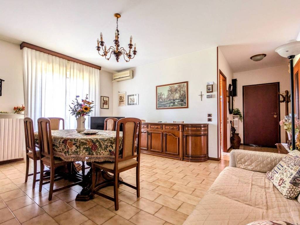 appartamento in vendita a Pavia in zona Borgo Ticino