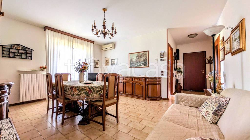 appartamento in vendita a Pavia in zona Centro Città