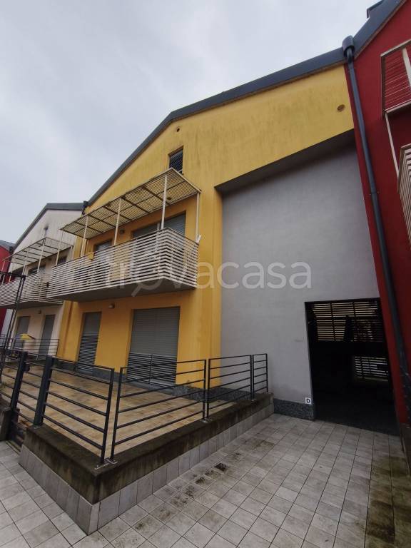 appartamento in vendita a Pavia in zona Chiozzo
