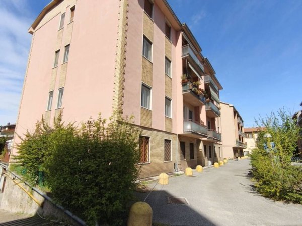 appartamento in vendita a Pavia in zona Pompieri