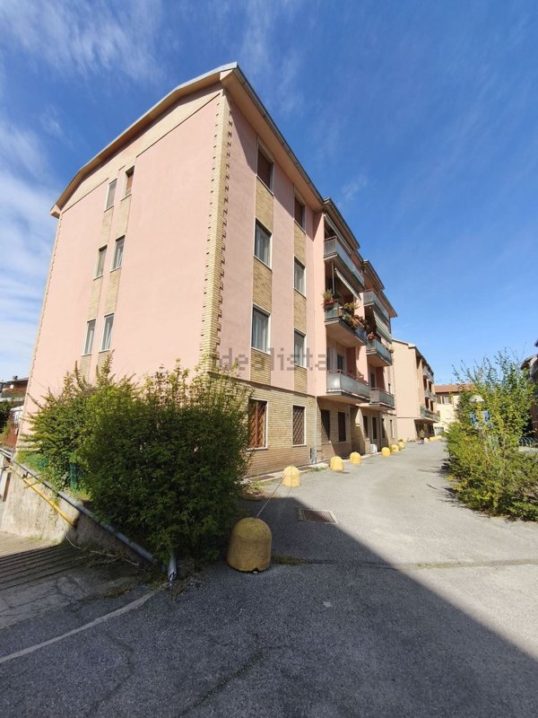 appartamento in vendita a Pavia in zona Pompieri