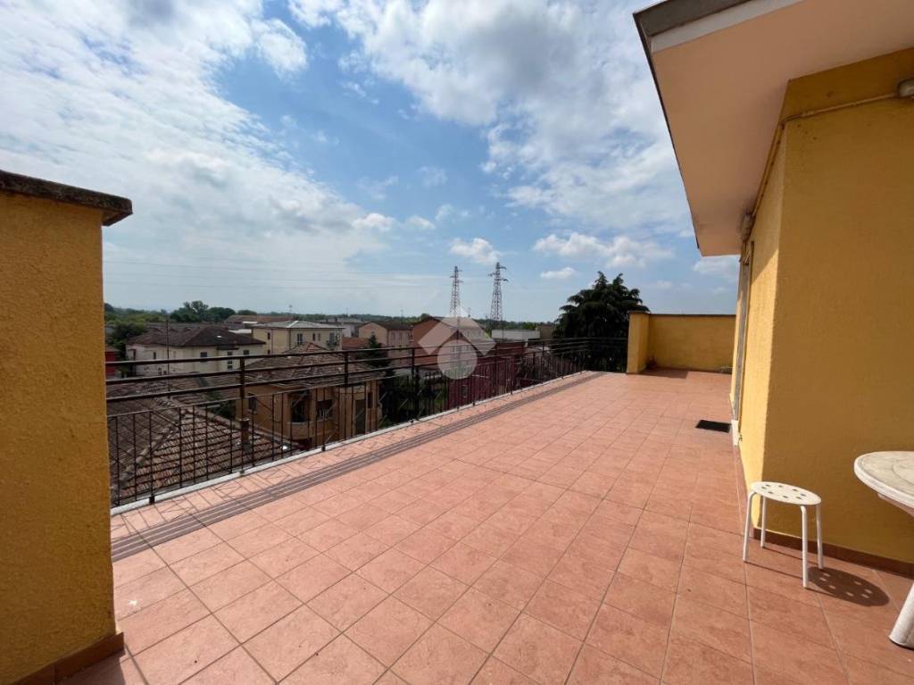 appartamento in vendita a Pavia in zona Casa sul Fiume