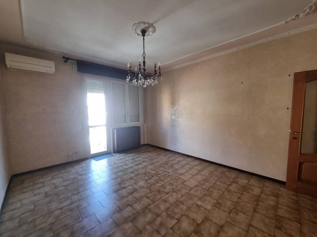 appartamento in vendita a Pavia in zona Pompieri