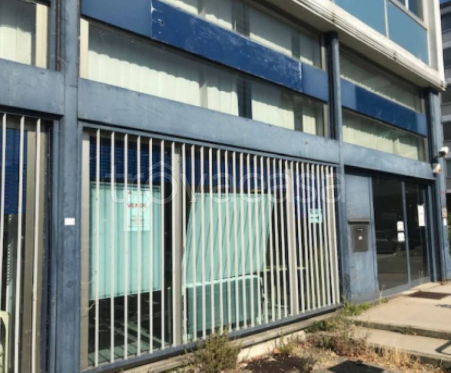 negozio in vendita a Pavia in zona Stazione