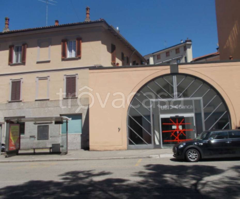 negozio in vendita a Pavia in zona Stazione