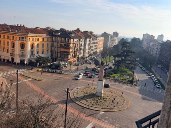 appartamento in vendita a Pavia in zona Stazione