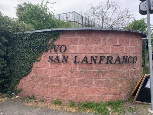 negozio in vendita a Pavia