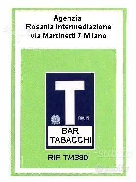 negozio in vendita a Pavia in zona Centro Città