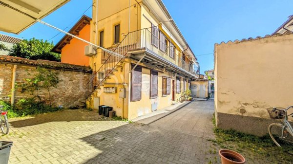 appartamento in vendita a Pavia in zona Borgo Ticino