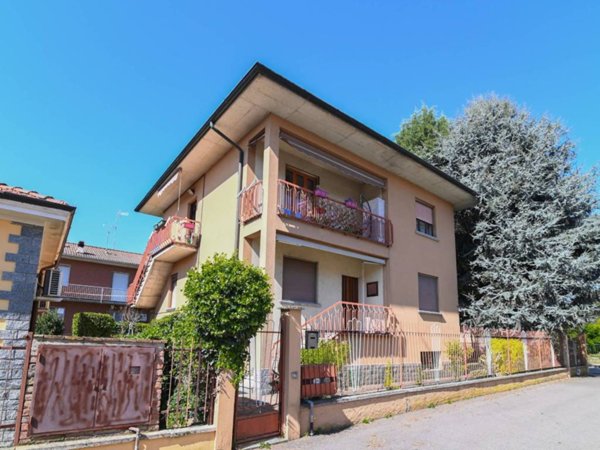casa indipendente in vendita a Pavia in zona Vallone