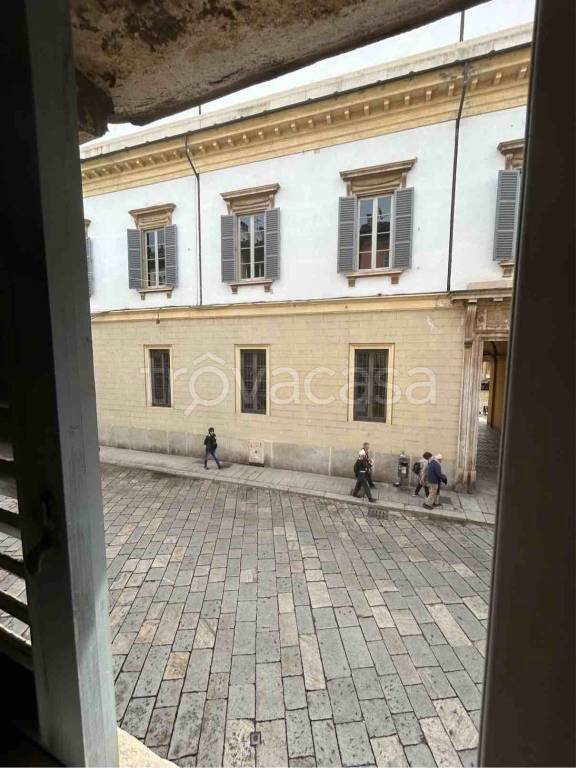 negozio in vendita a Pavia in zona Centro Città