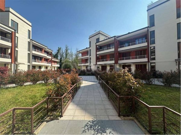 appartamento in vendita a Pavia in zona Pompieri