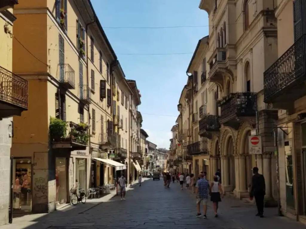 appartamento in vendita a Pavia in zona Centro Città