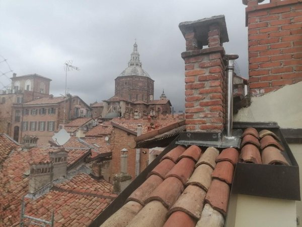 appartamento in vendita a Pavia in zona Centro Città
