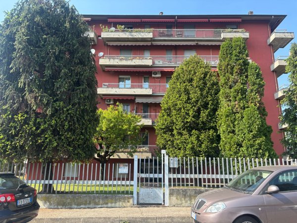 appartamento in vendita a Pavia in zona Vallone