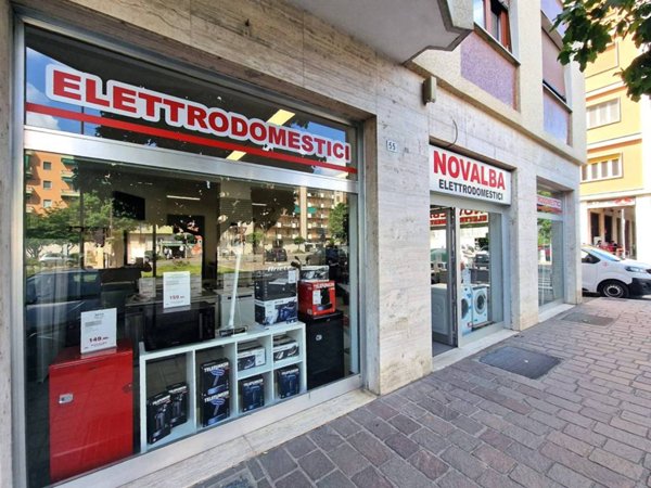 negozio in vendita a Pavia in zona Viale Della Libertà