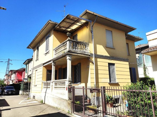 casa indipendente in vendita a Pavia in zona Casa sul Fiume