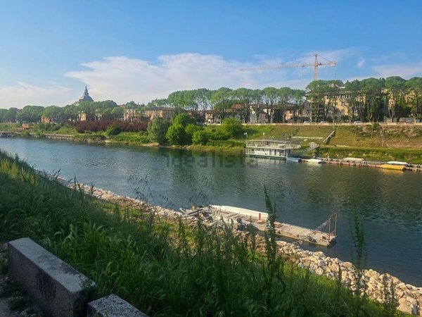 appartamento in vendita a Pavia in zona Borgo Ticino