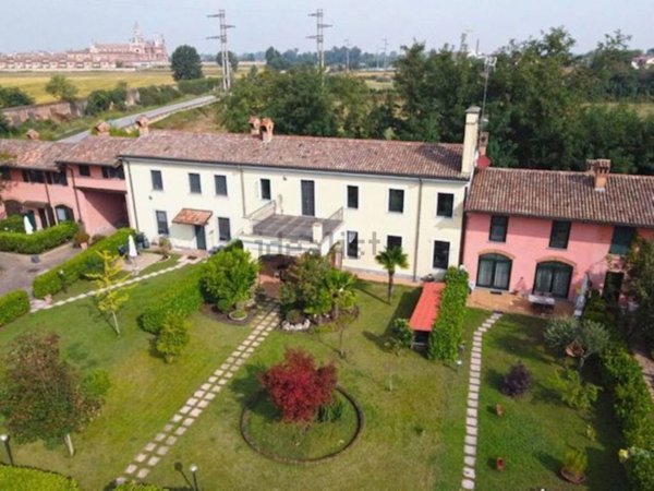 casa indipendente in vendita a Pavia in zona Policlinico