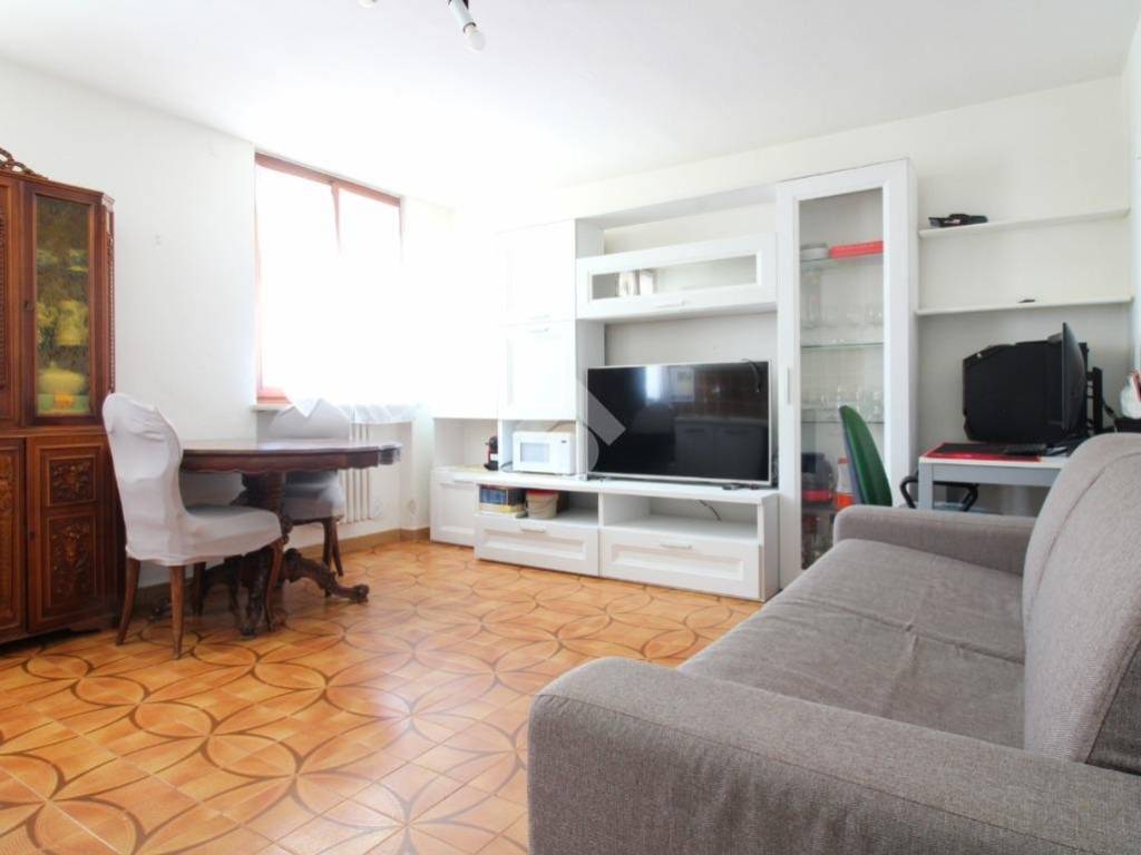 appartamento in vendita a Pavia in zona Pompieri