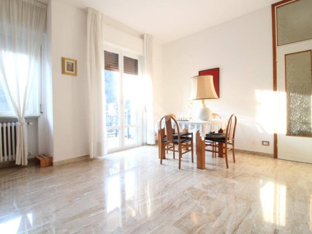 appartamento in vendita a Pavia in zona Pompieri