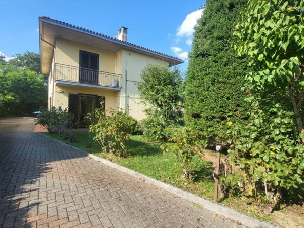 casa indipendente in vendita a Pavia in zona Borgo Ticino