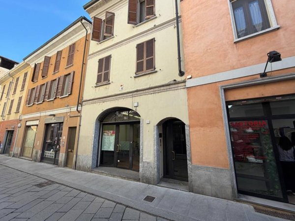 negozio in vendita a Pavia in zona Centro Città
