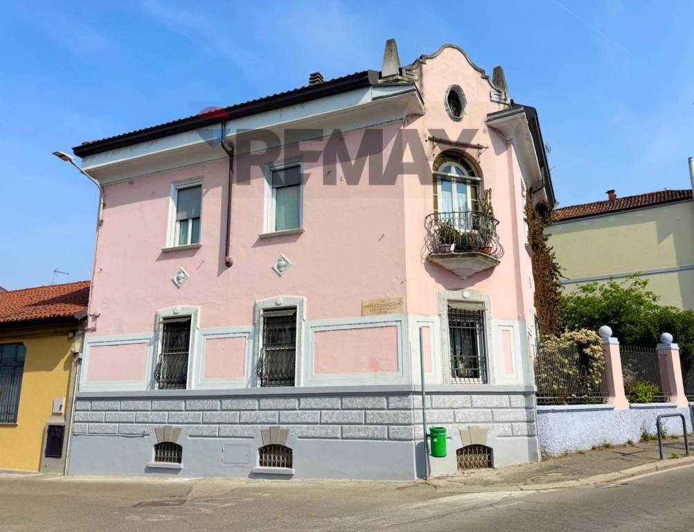 appartamento in vendita a Pavia in zona Stazione