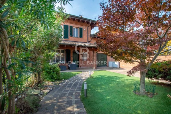 casa indipendente in vendita a Pavia