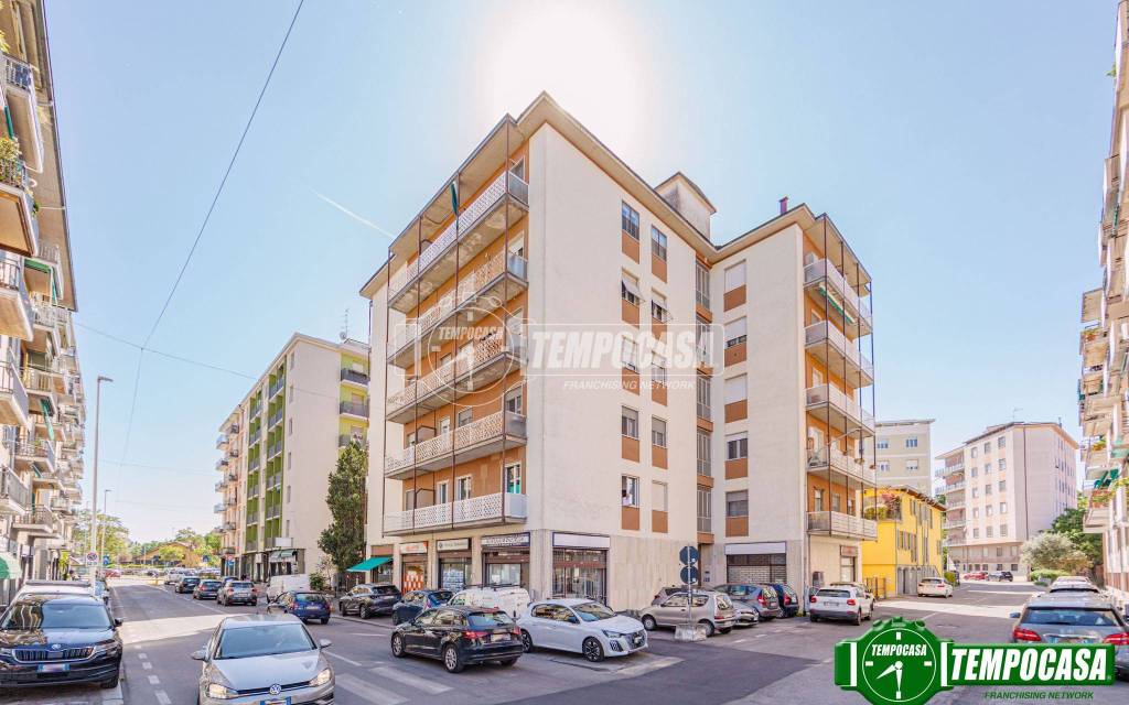 appartamento in vendita a Pavia in zona Città Giardino