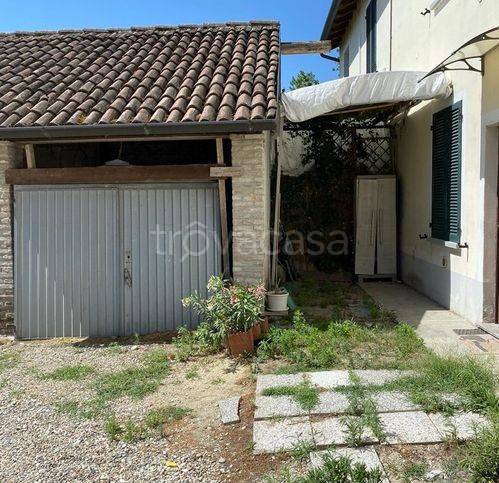 appartamento in vendita a Pavia in zona Borgo Ticino
