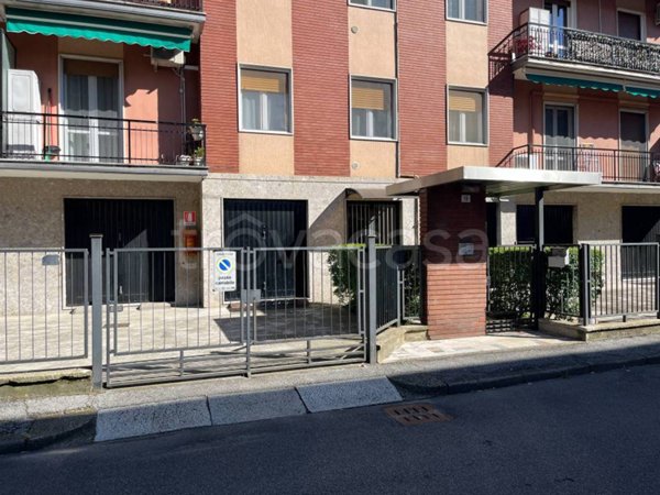 locale commerciale in vendita a Pavia