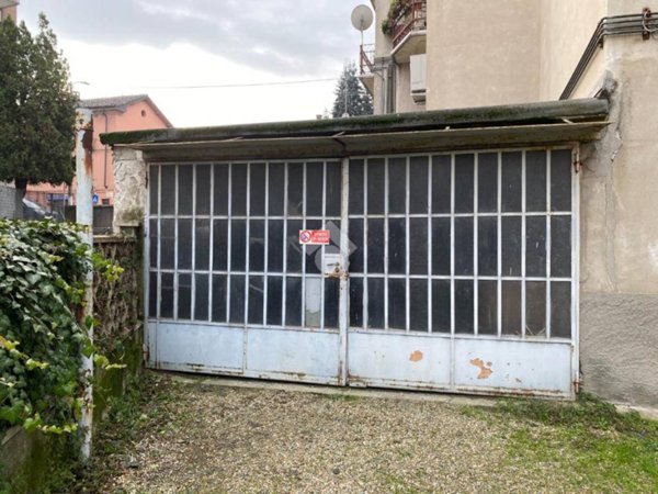 locale di sgombero in vendita a Pavia in zona San Pietro