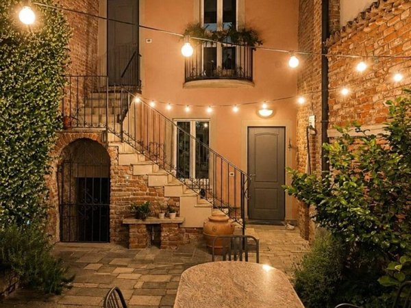casa indipendente in vendita a Pavia in zona Centro Città