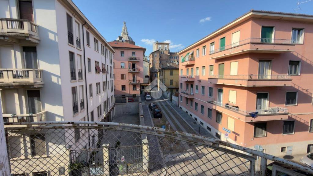 appartamento in vendita a Pavia in zona Centro Città