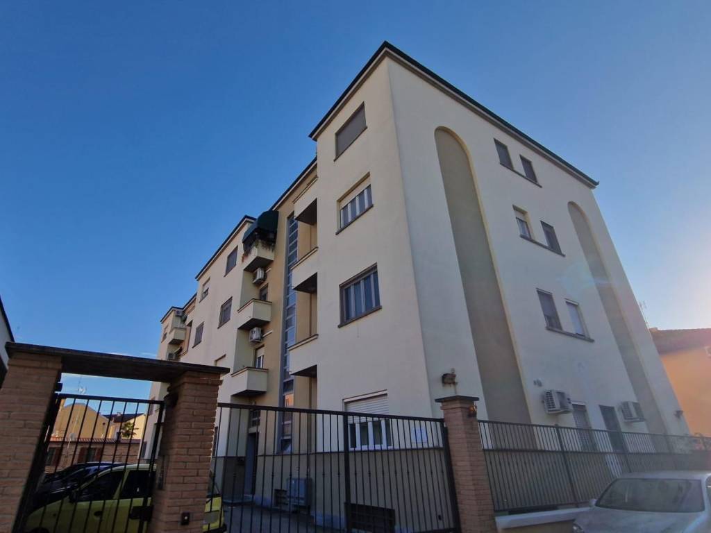 appartamento in vendita a Pavia in zona Policlinico